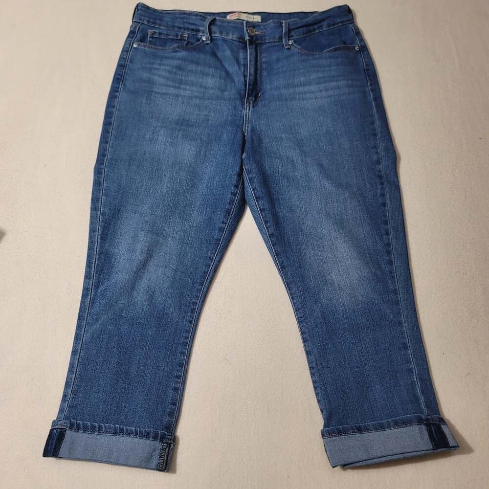 Signature by Levi Strauss & Co. Mid-Rise Capri Size 14 Rolled Hem Blue